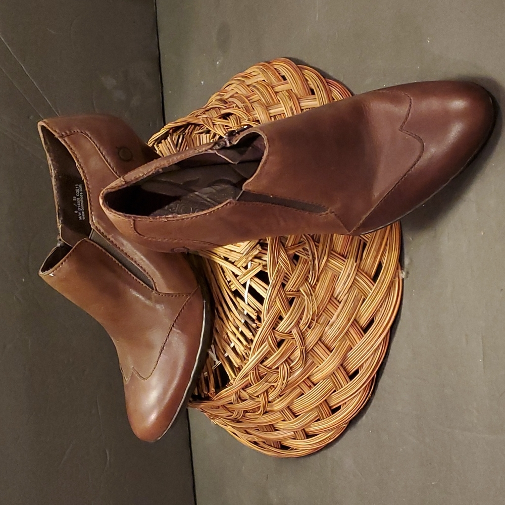 Brown Leather Born Booties Size 8 New with tags